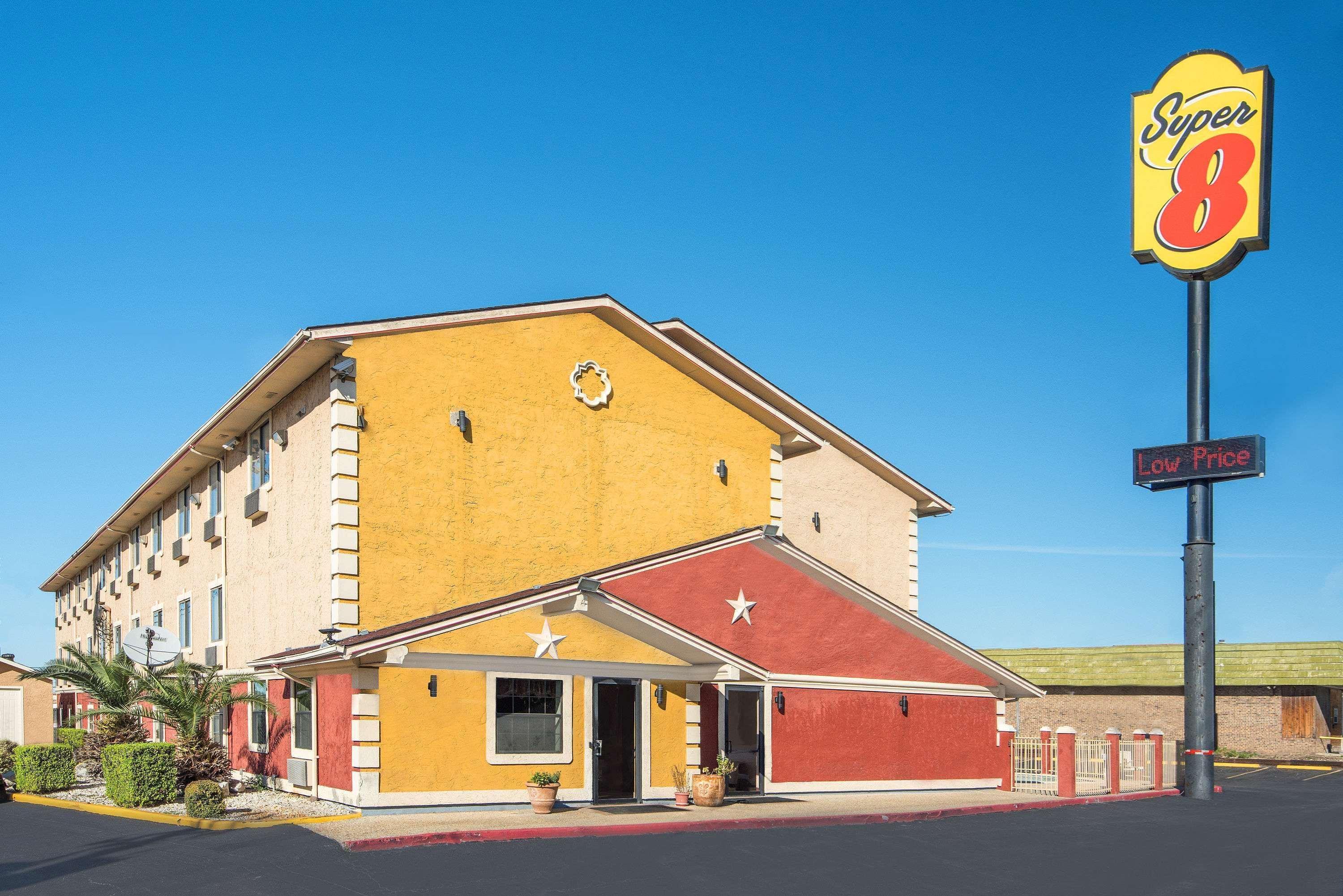 Отель Super 8 By Wyndham San Antonio/I-35 North Экстерьер фото