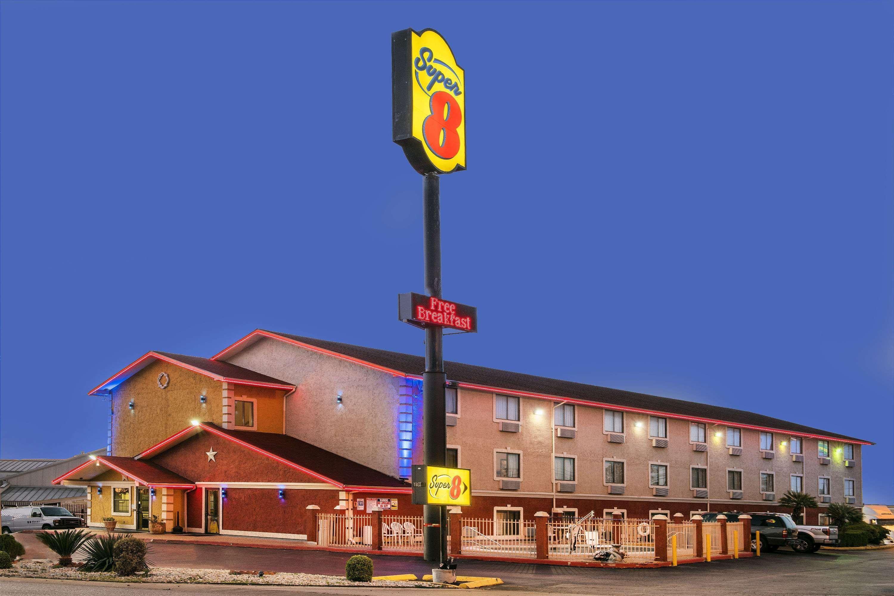 Отель Super 8 By Wyndham San Antonio/I-35 North Экстерьер фото