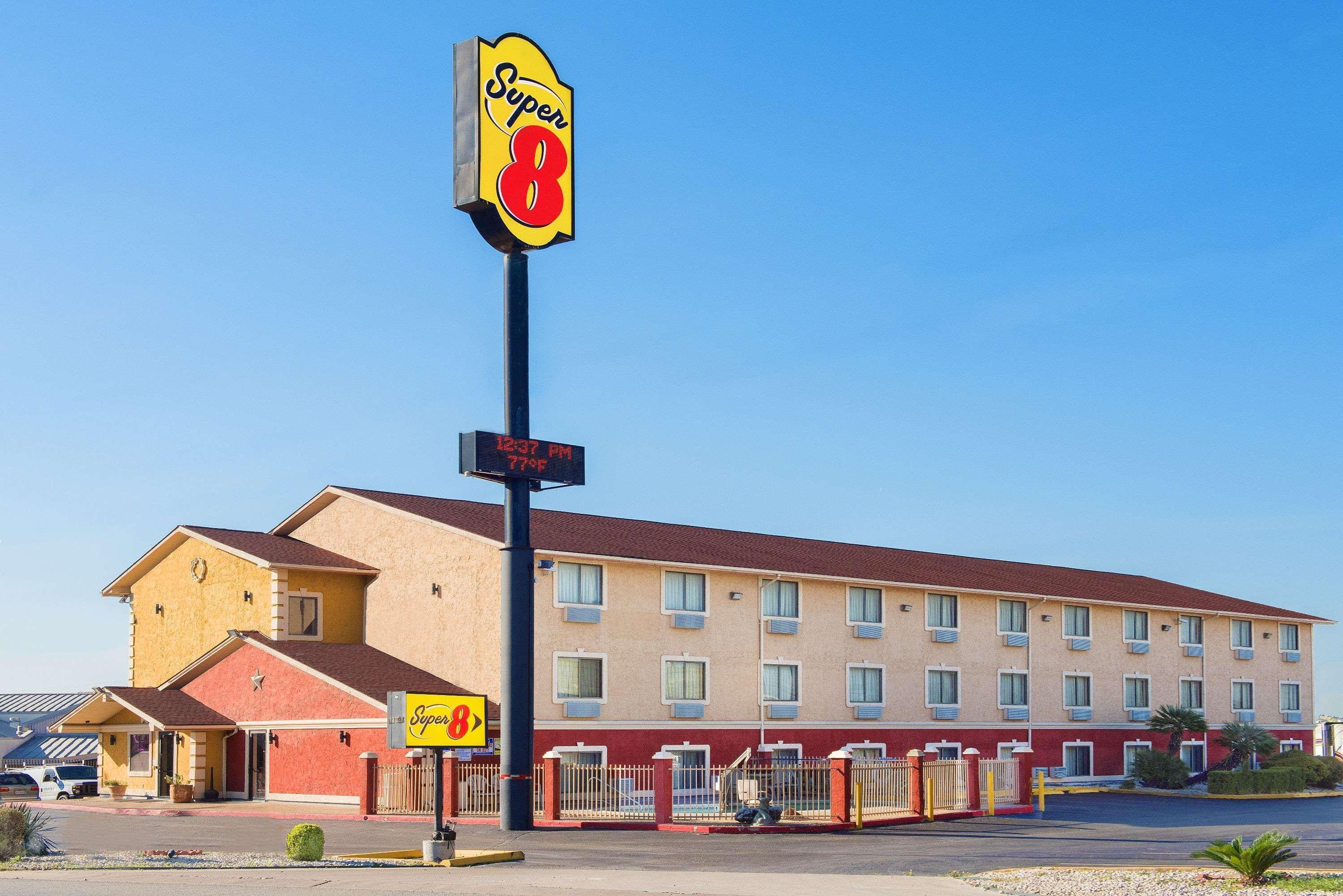 Отель Super 8 By Wyndham San Antonio/I-35 North Экстерьер фото