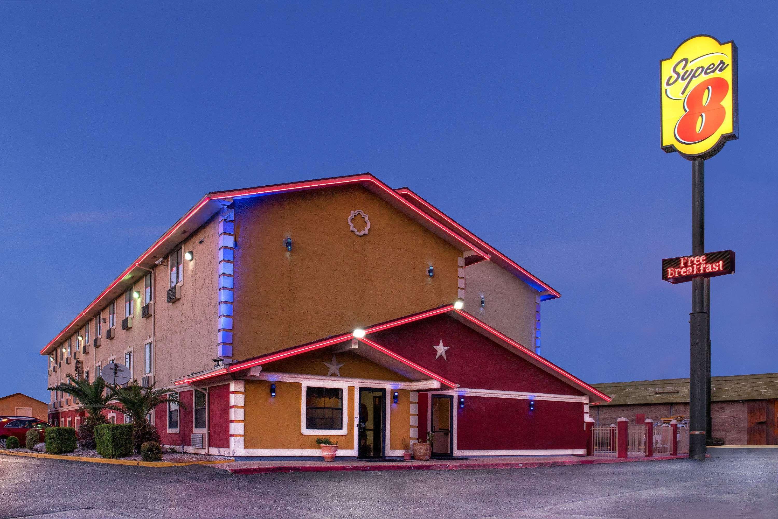 Отель Super 8 By Wyndham San Antonio/I-35 North Экстерьер фото